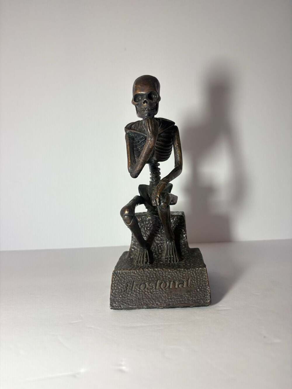 Fosfonal The Thinker Skeleton Figurine Bronze Tone.
Made from composite.